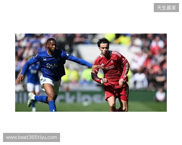 记者：琼斯正考虑结束16年红军生涯，维拉热刺国米有意