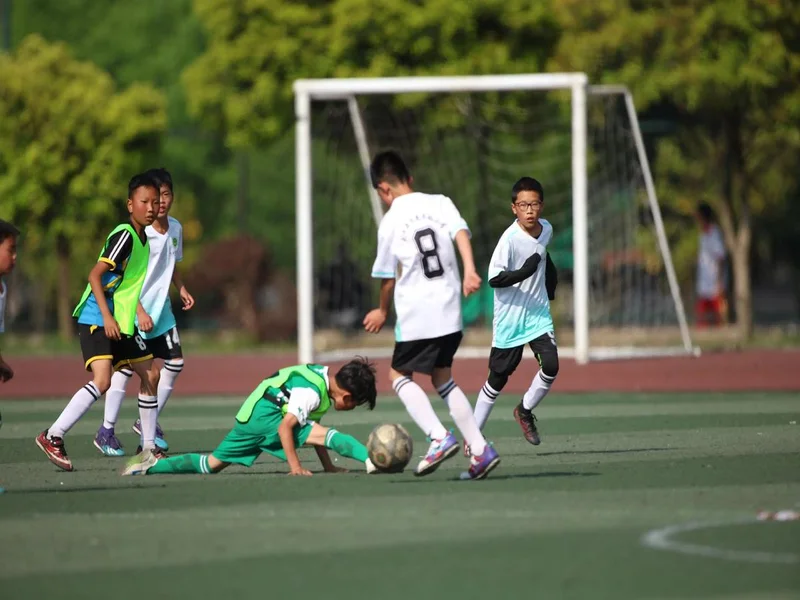 齐尔克泽晒在家看直播照片：我的天哪！！多古太牛了！