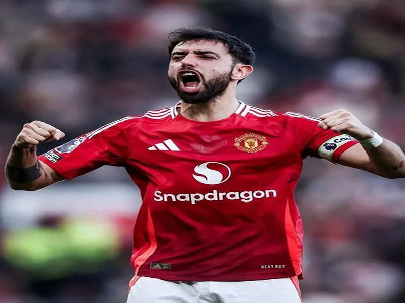 记者：因下赛季很大概率有欧冠踢，曼联想B费再至少留队1年