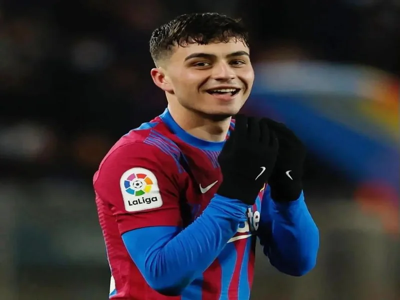 现役前三中场？维蒂尼亚：第一佩德里，然后B费、内维斯和我